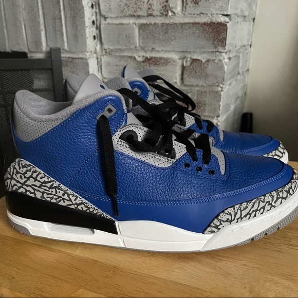 Jordan 3 Retro Varsity Royals - Picture 5 of 7